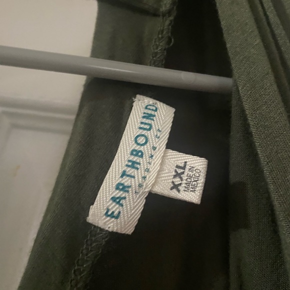 FINAL PRICE EARTHBOUND Olive Green V-Neck crop  Top - Picture 4 of 4